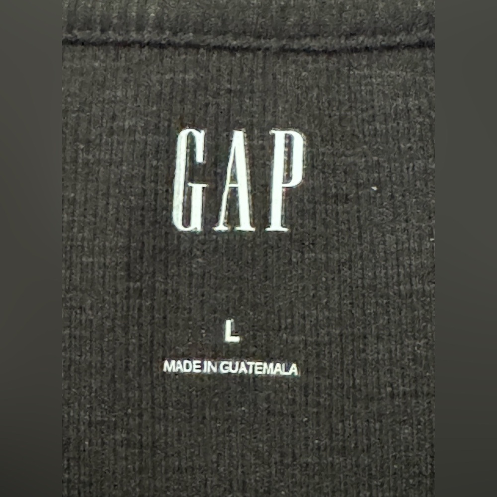 *NWT* GAP rubbed flutter sleeve top. Size L - Picture 7 of 7